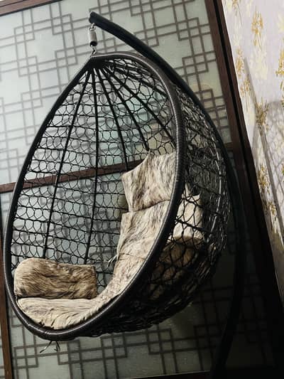 Stylish indoor and outdoor hanging jhoola-excellent condition