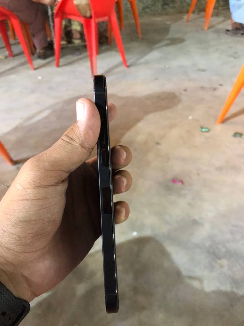 Apple iPhone 14 Pro Max 3