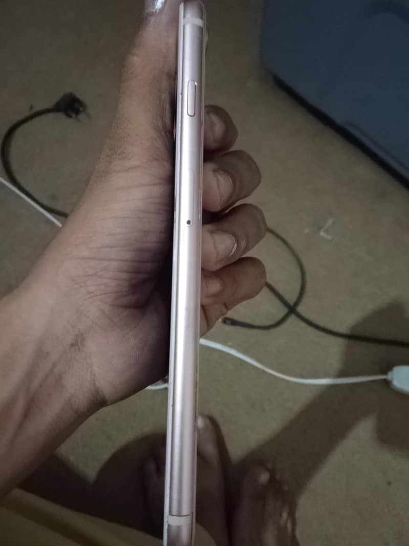 Apple iPhone 8 Plus 4