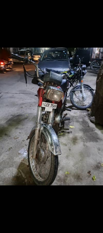 one hand use bike