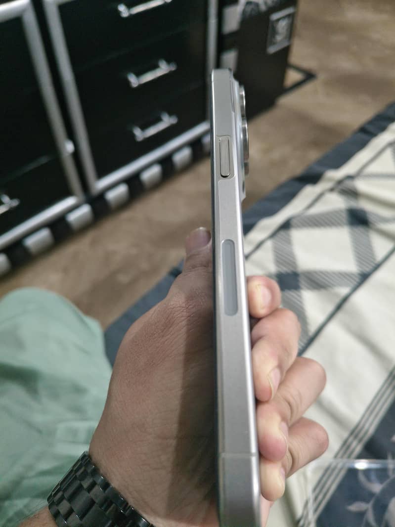 Apple iPhone 15 Pro Max 1
