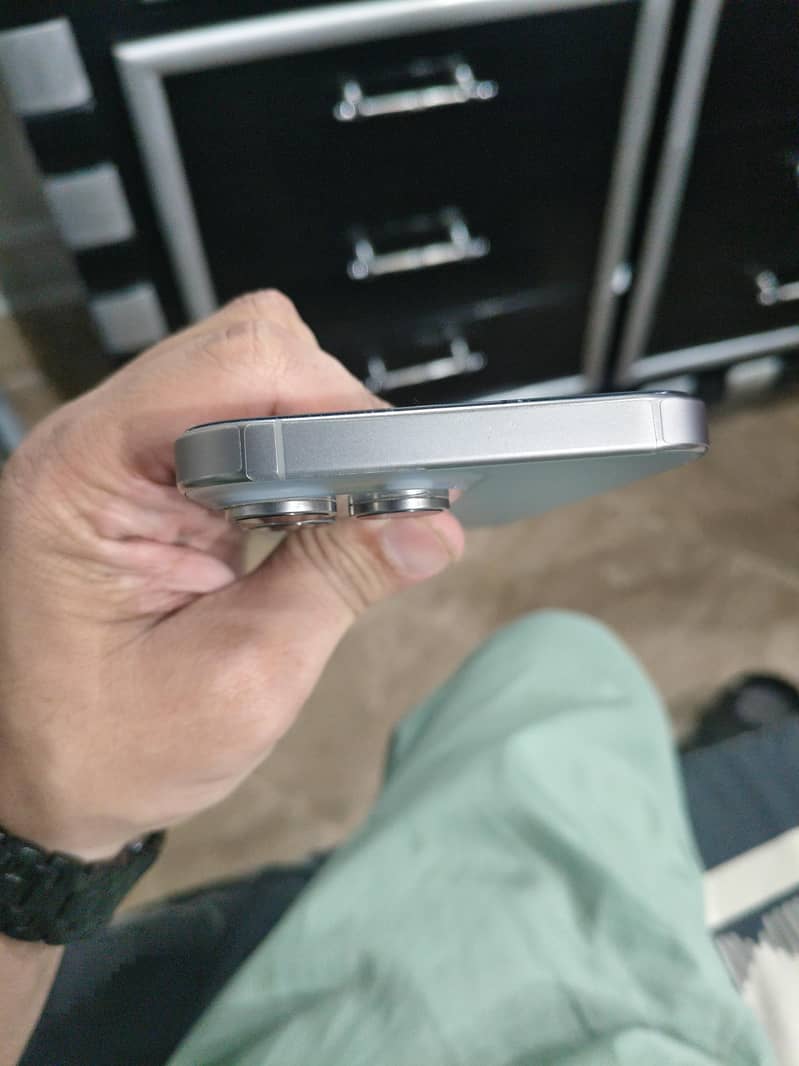 Apple iPhone 15 Pro Max 3