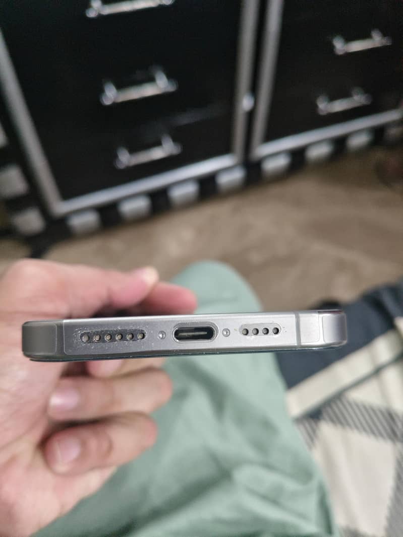 Apple iPhone 15 Pro Max 4