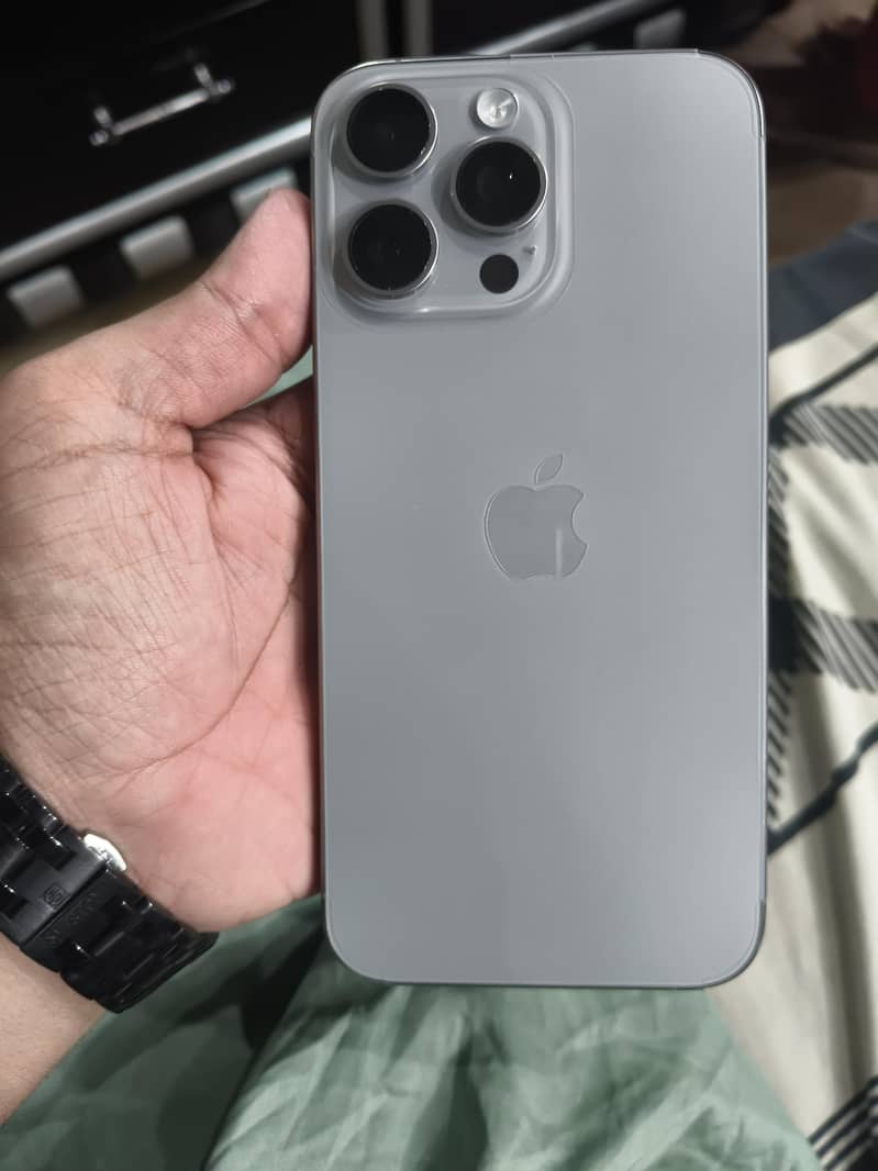 Apple iPhone 15 Pro Max 5