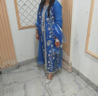 I am selling my new wedding dress . just 2 br use kia hai all look new