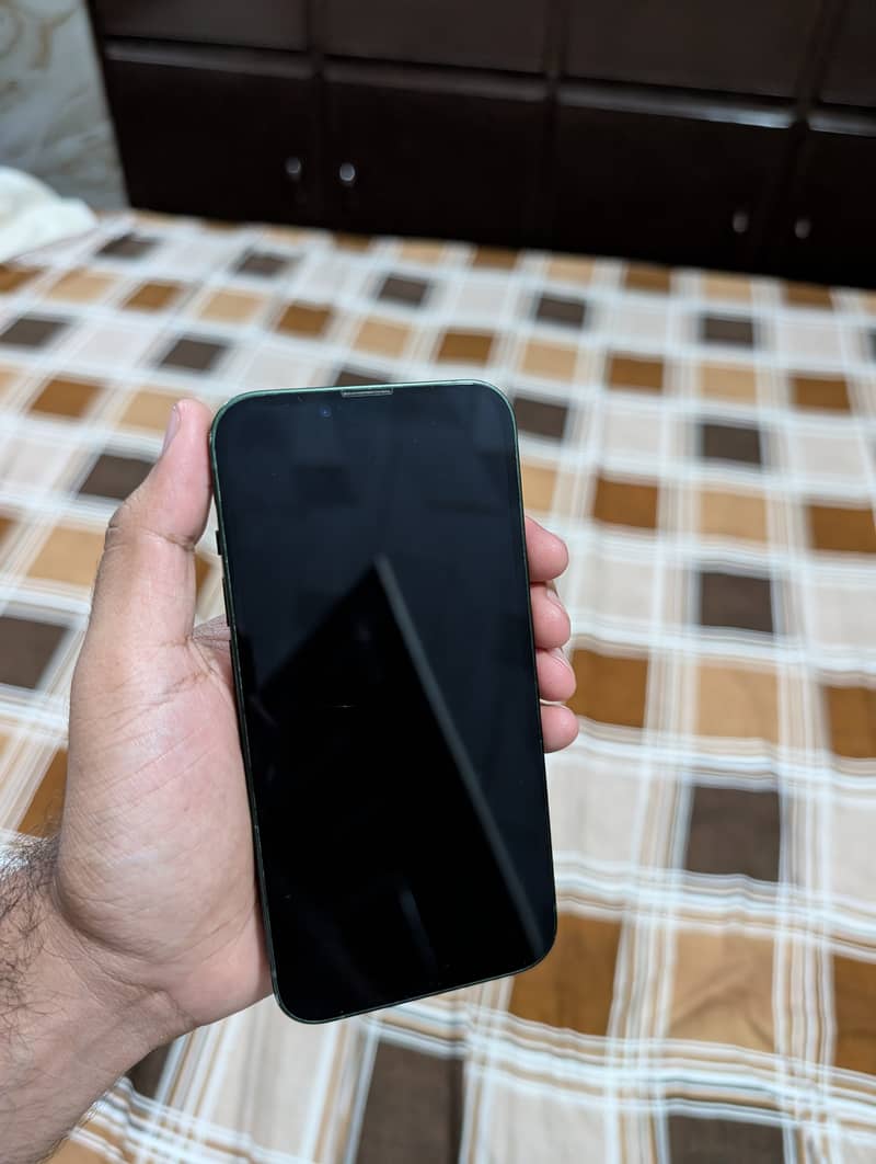 Apple iPhone 13 0