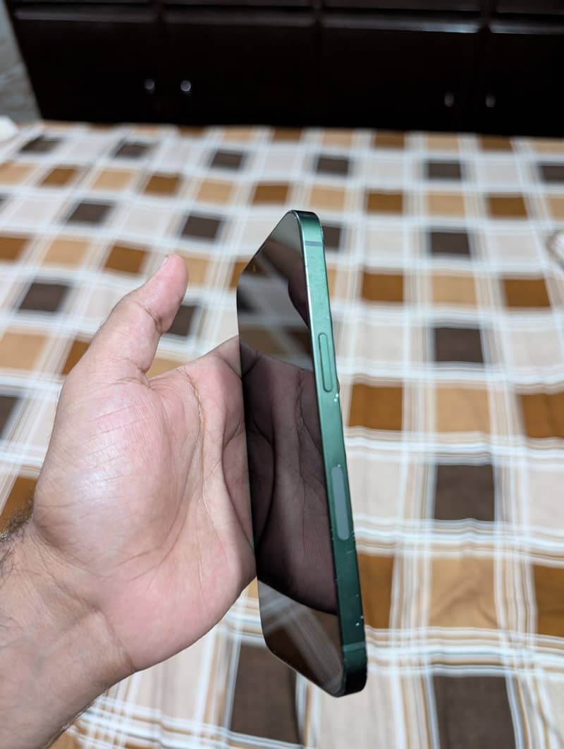 Apple iPhone 13 1