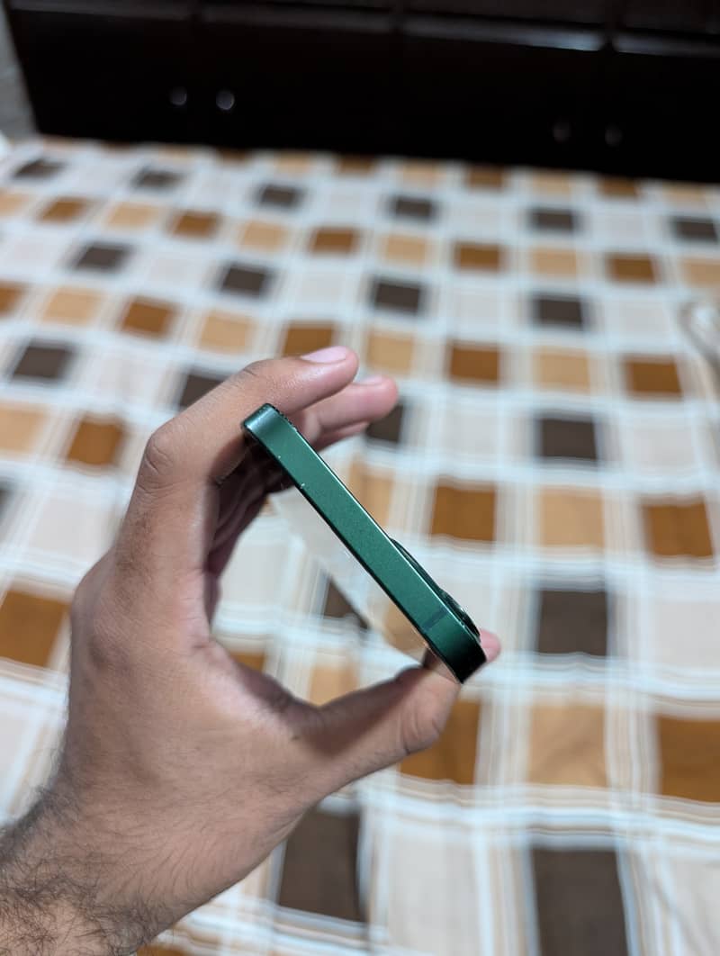 Apple iPhone 13 3