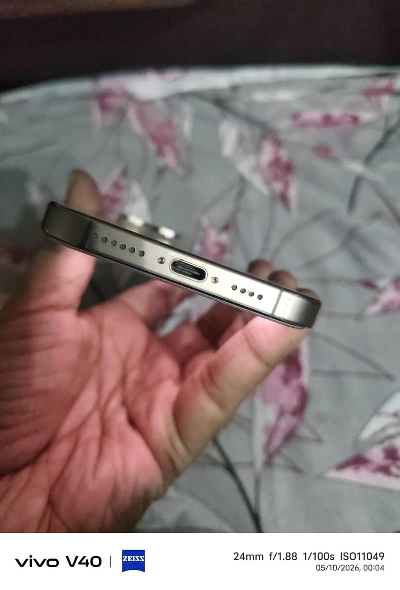 Apple iPhone 16 Pro Max 2