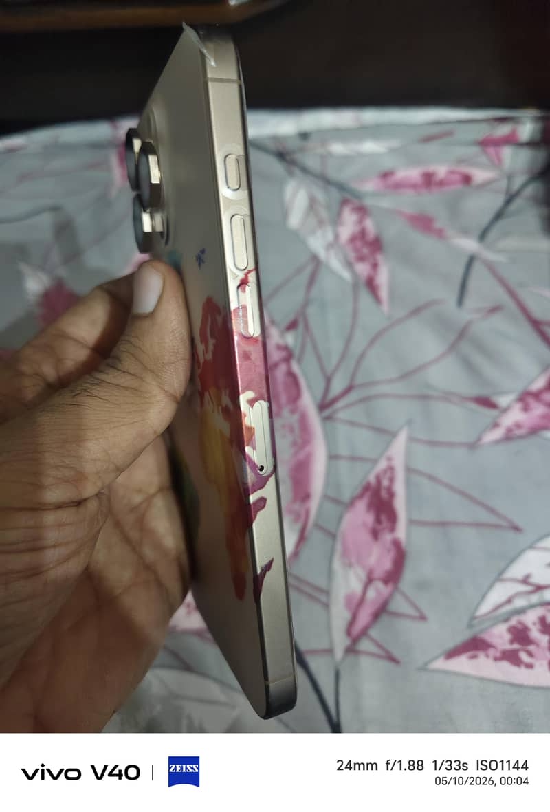 Apple iPhone 16 Pro Max 4
