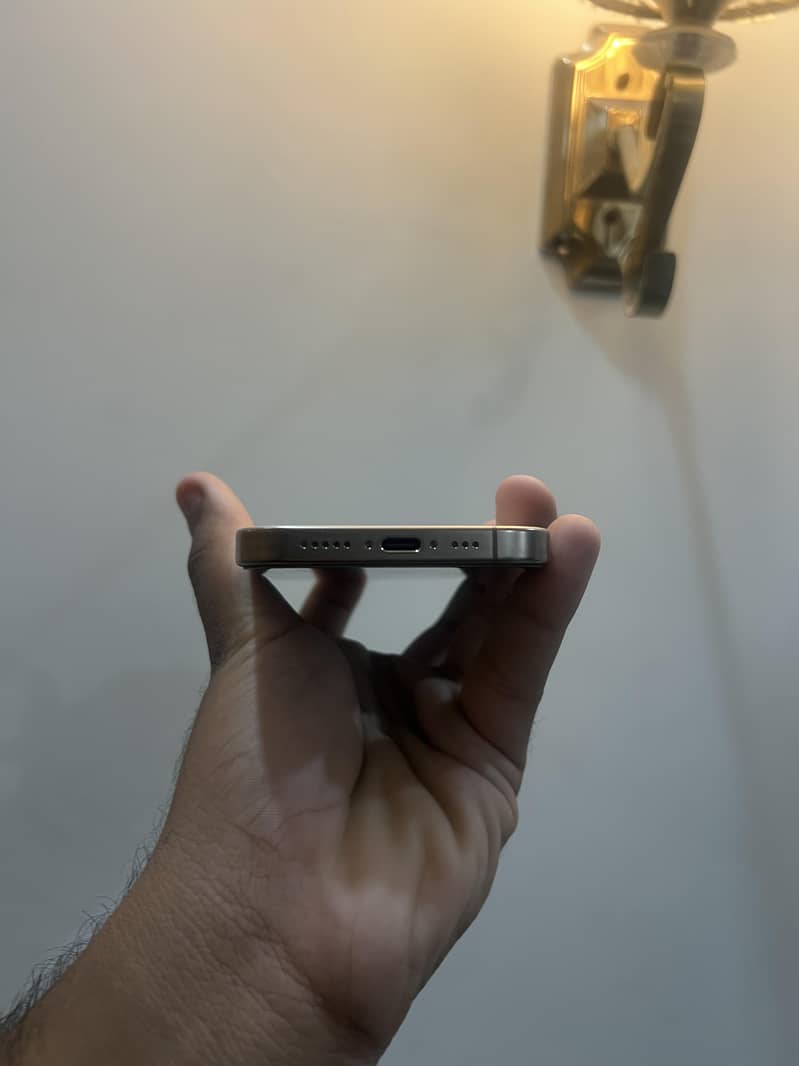 Apple iPhone 16 Pro 1