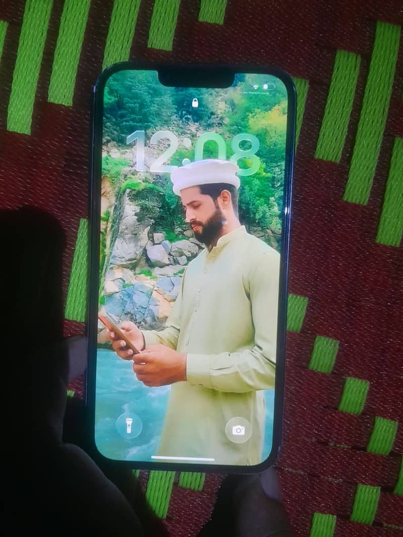 Apple iPhone 16e 0