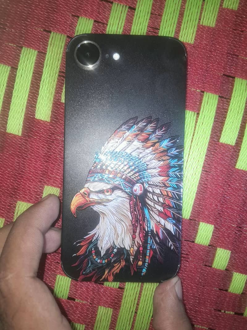 Apple iPhone 16e 2