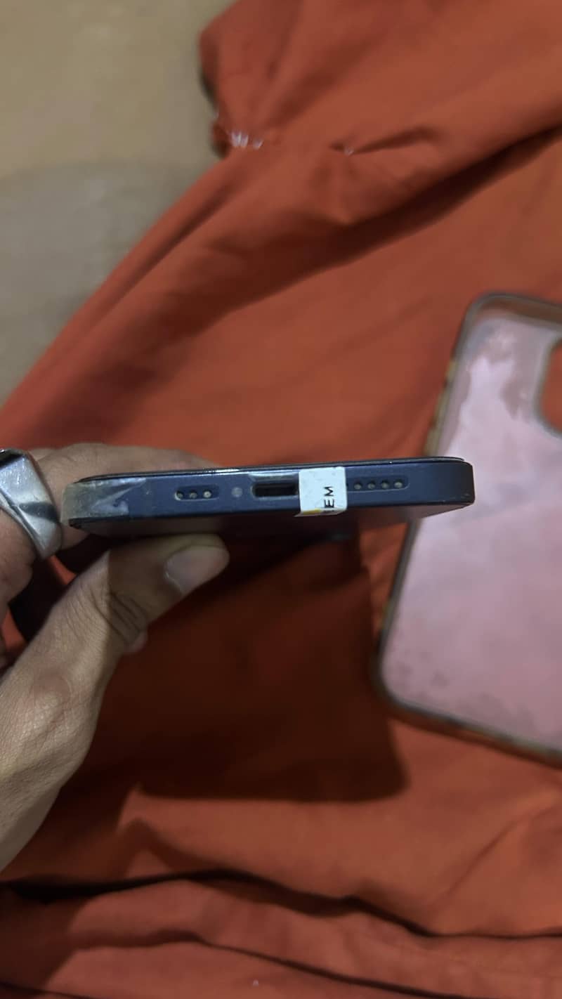 Apple iPhone 12 4