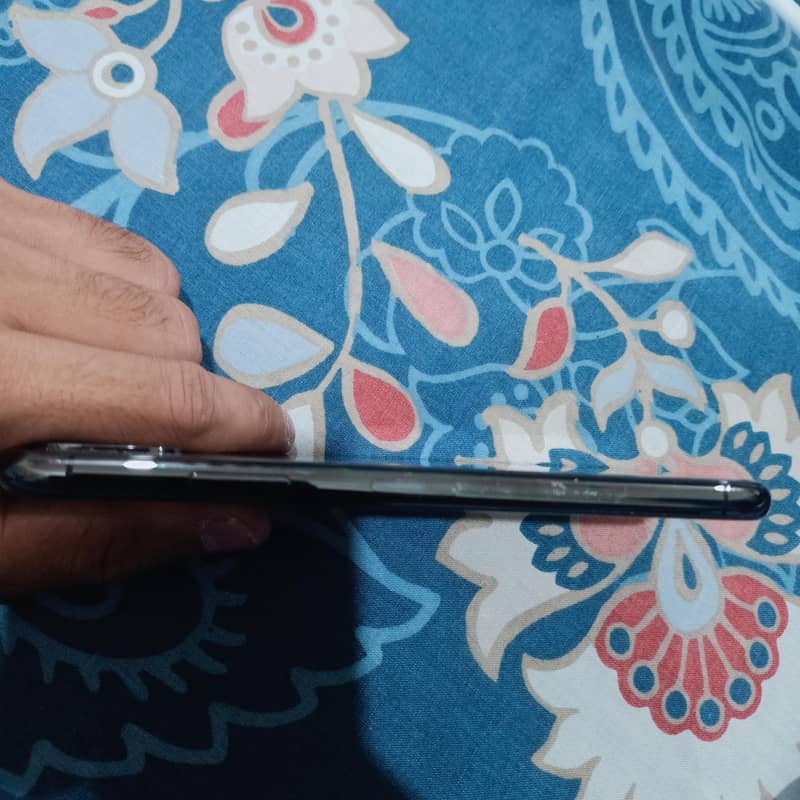 Apple iPhone X 4