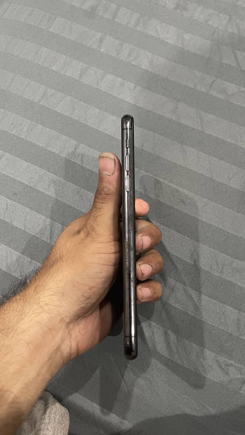 Apple iPhone 11 Pro Max 1