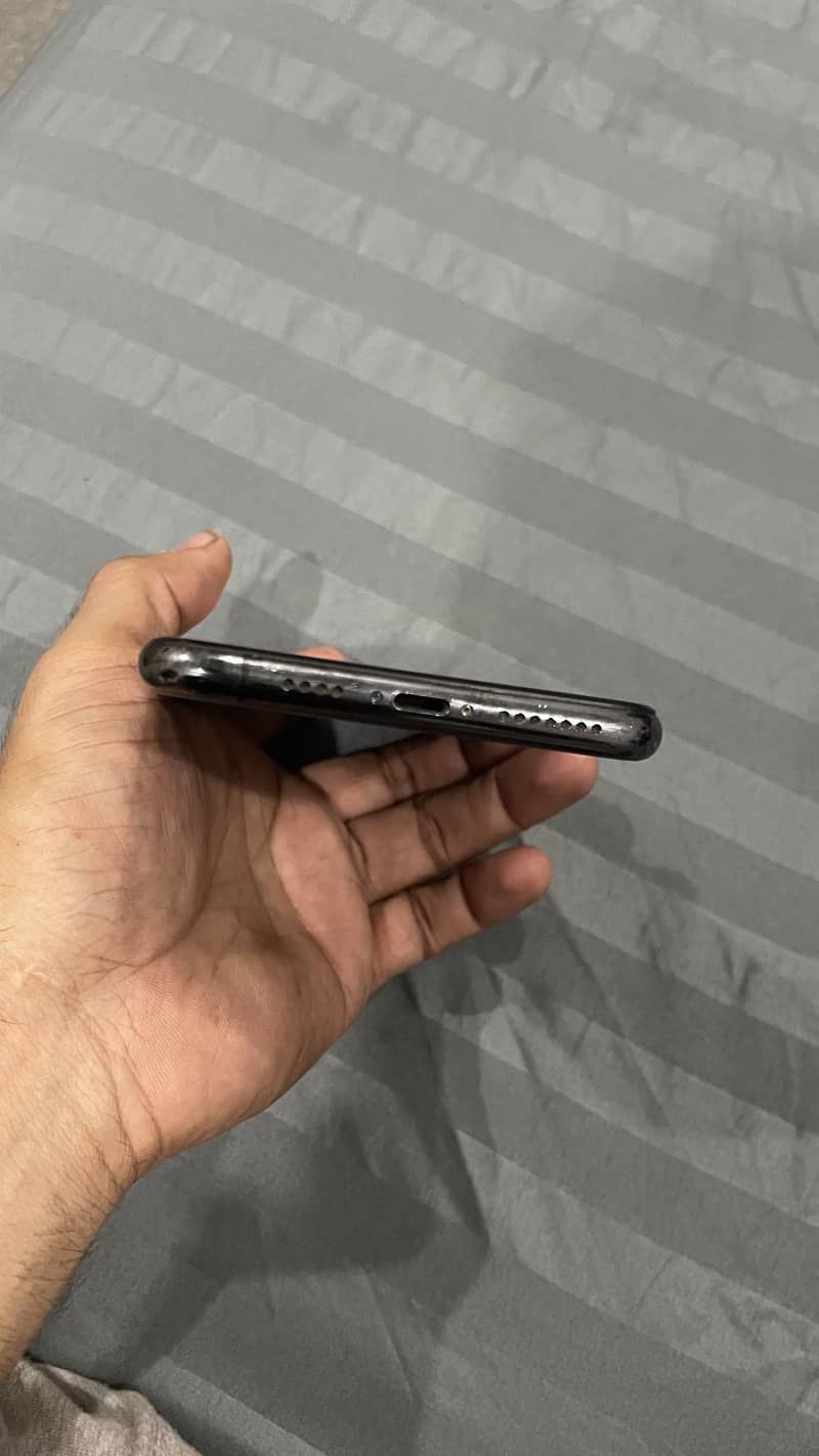 Apple iPhone 11 Pro Max 2