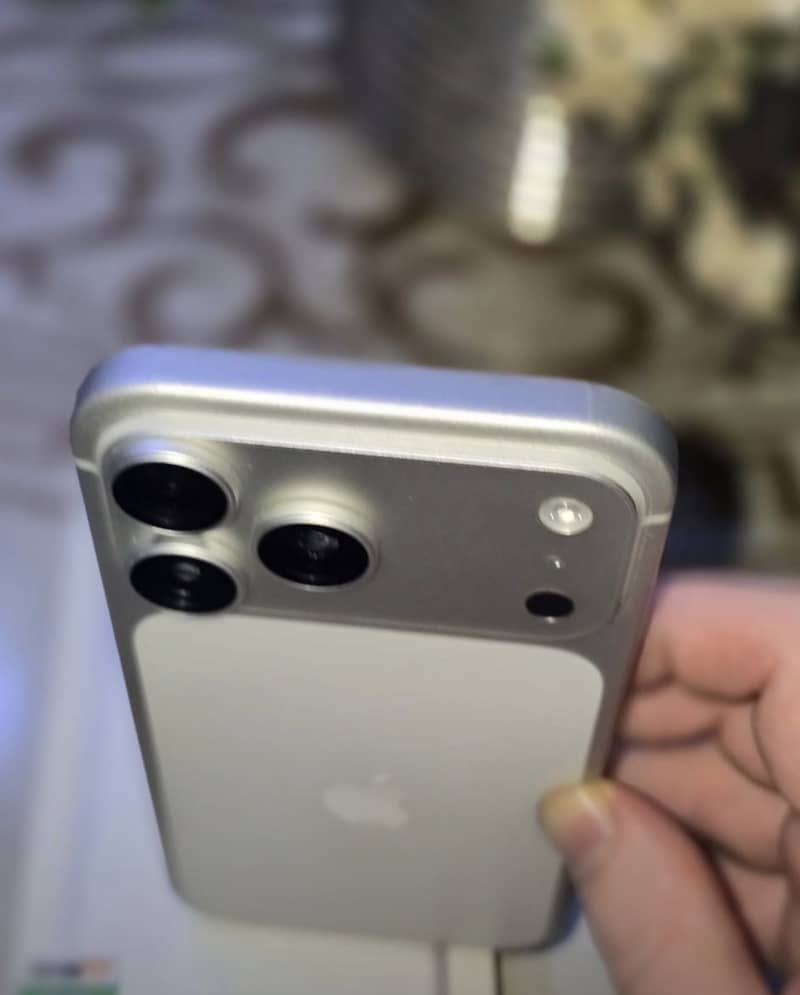Apple iPhone 17 Pro Max 1