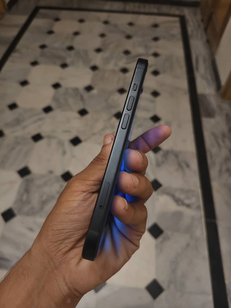 Apple iPhone 15 2