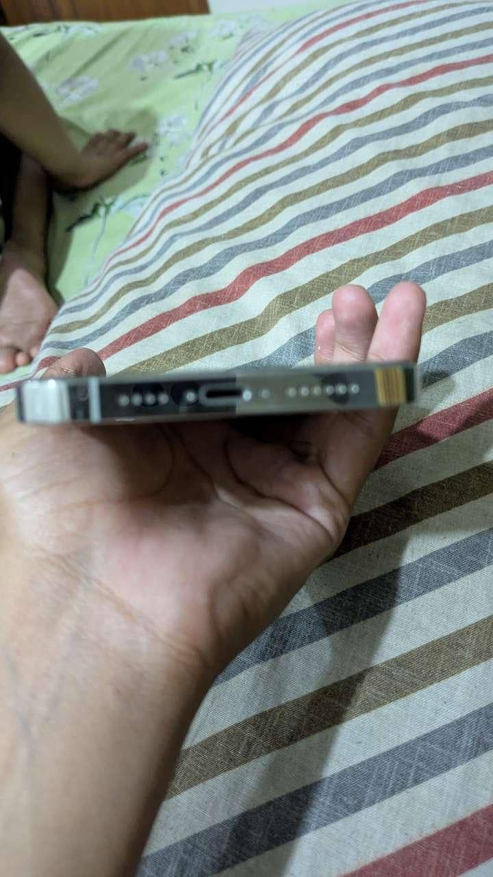 iPhone 13 pro max with box 5