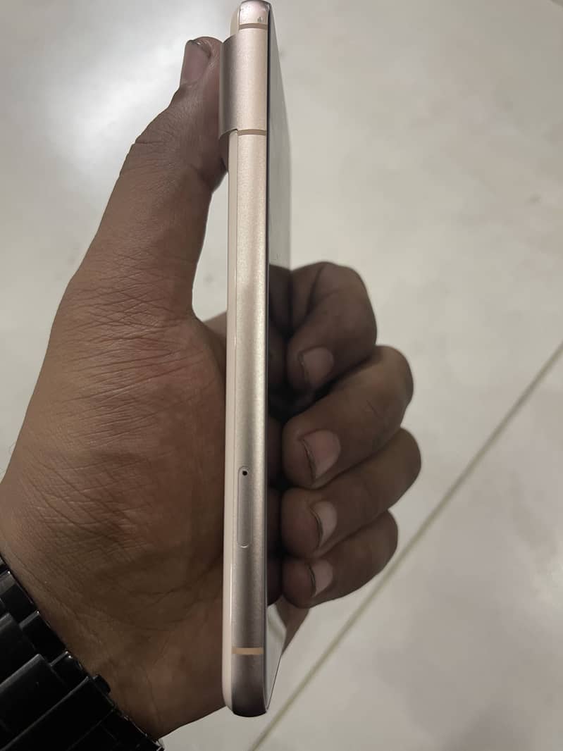 Google Pixel 8 4