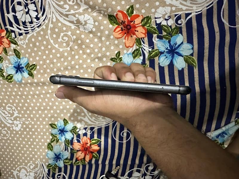 Apple iPhone 11 4