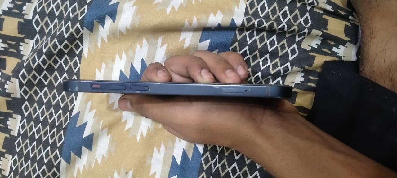 Apple iPhone 12 6