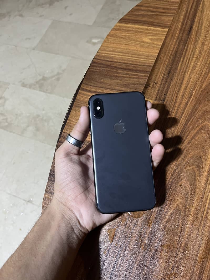 Apple iPhone XS 4