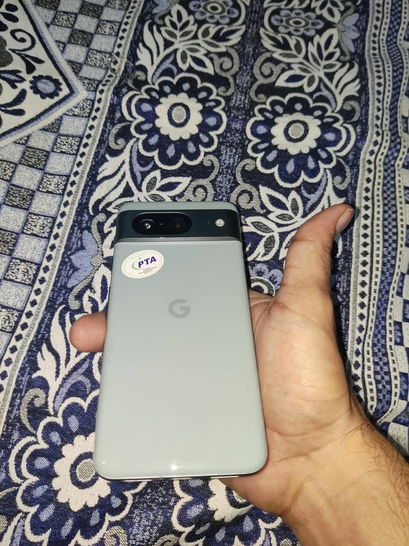 Google Pixel 8 4