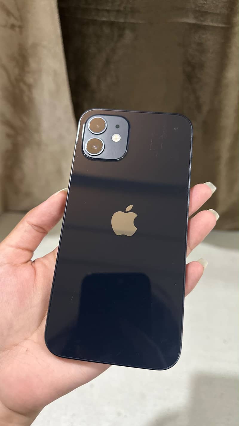 Apple iPhone 12 4