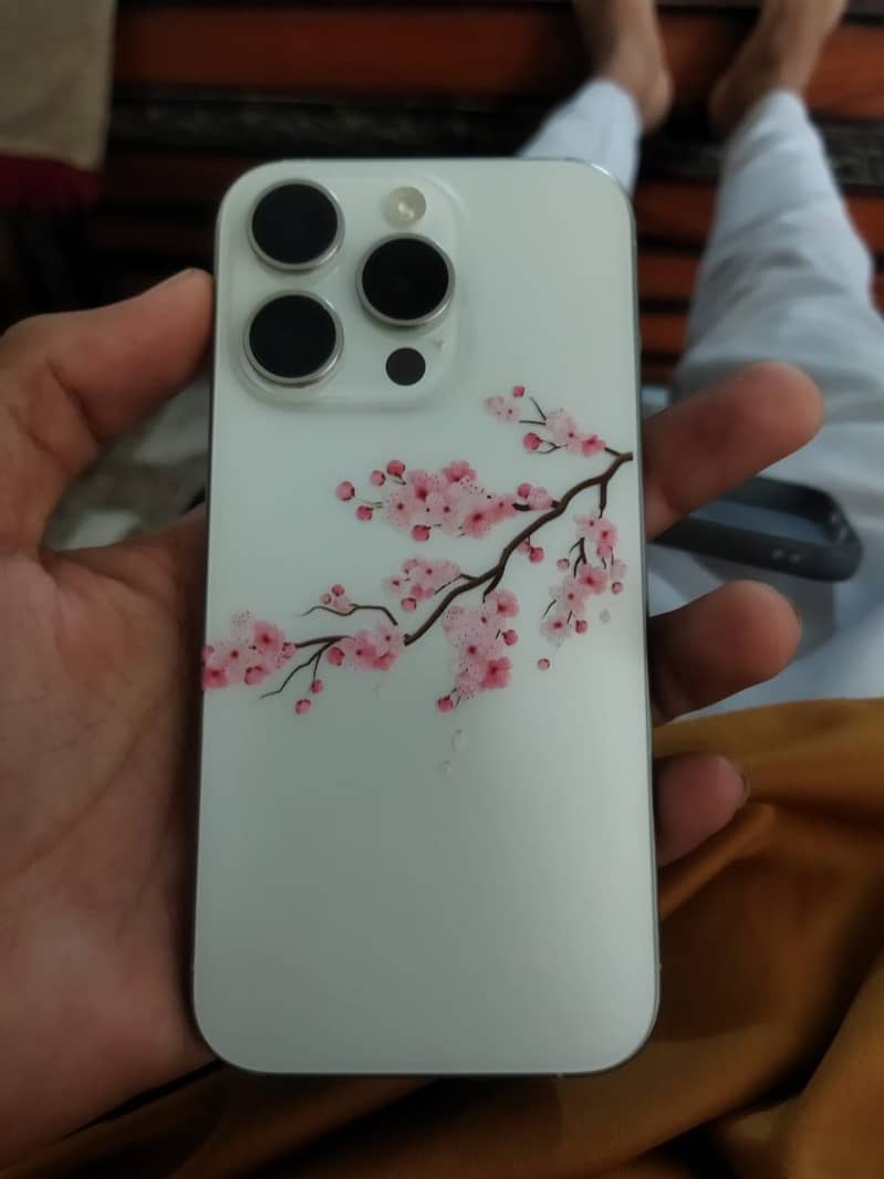 Apple iPhone 15 Pro 3