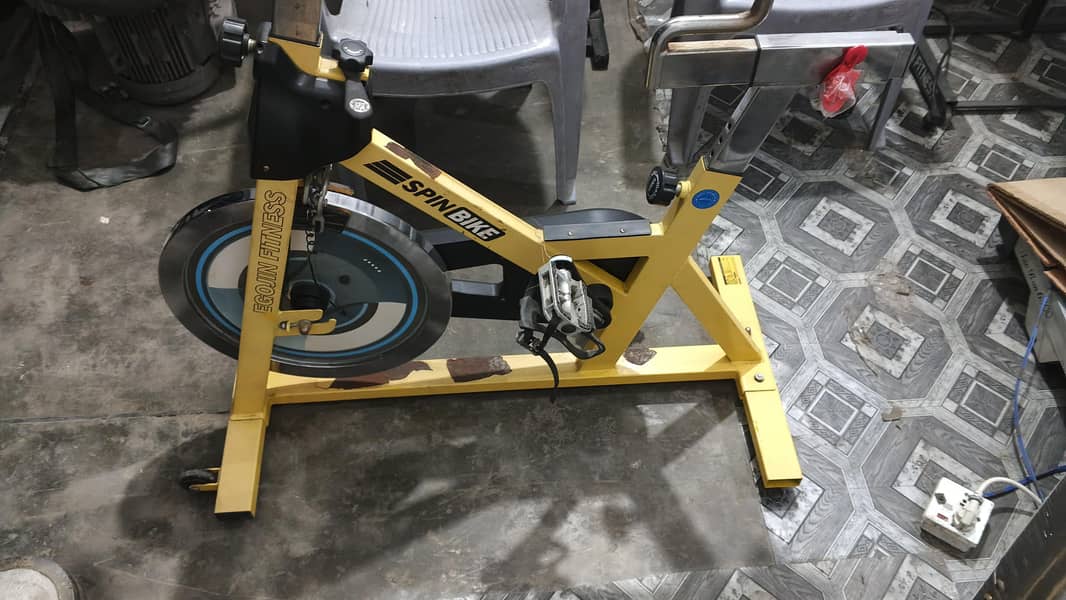 spinning bikes/ exercise cycle 1