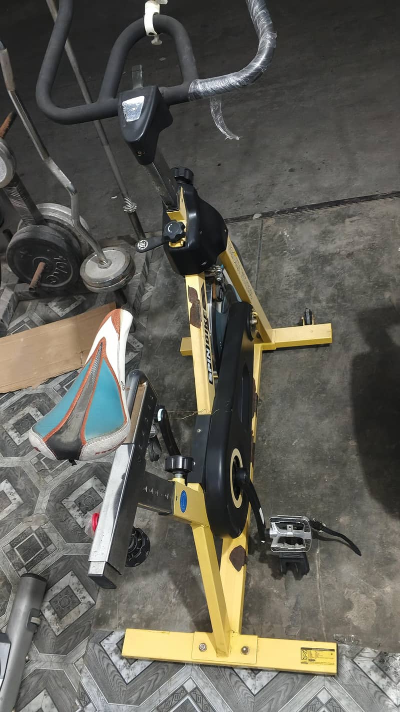 spinning bikes/ exercise cycle 3