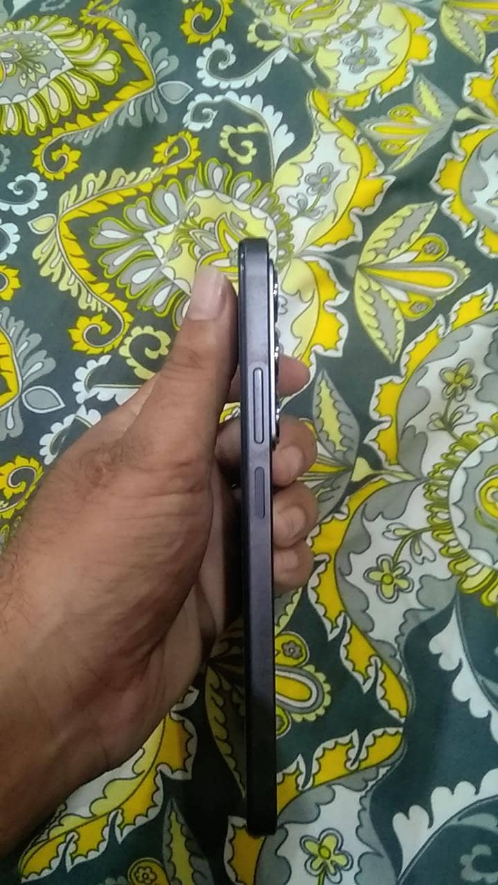 Realme C75 1