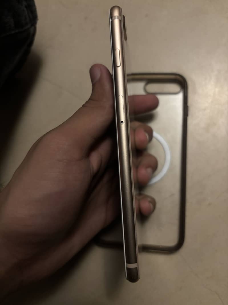 Apple iPhone 8 Plus 3