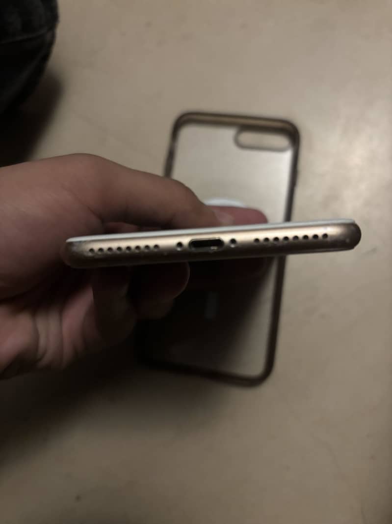 Apple iPhone 8 Plus 4