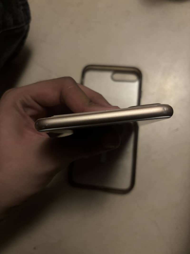 Apple iPhone 8 Plus 5