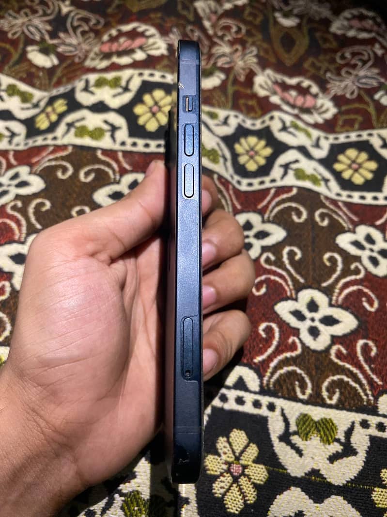 Apple iPhone 13 7