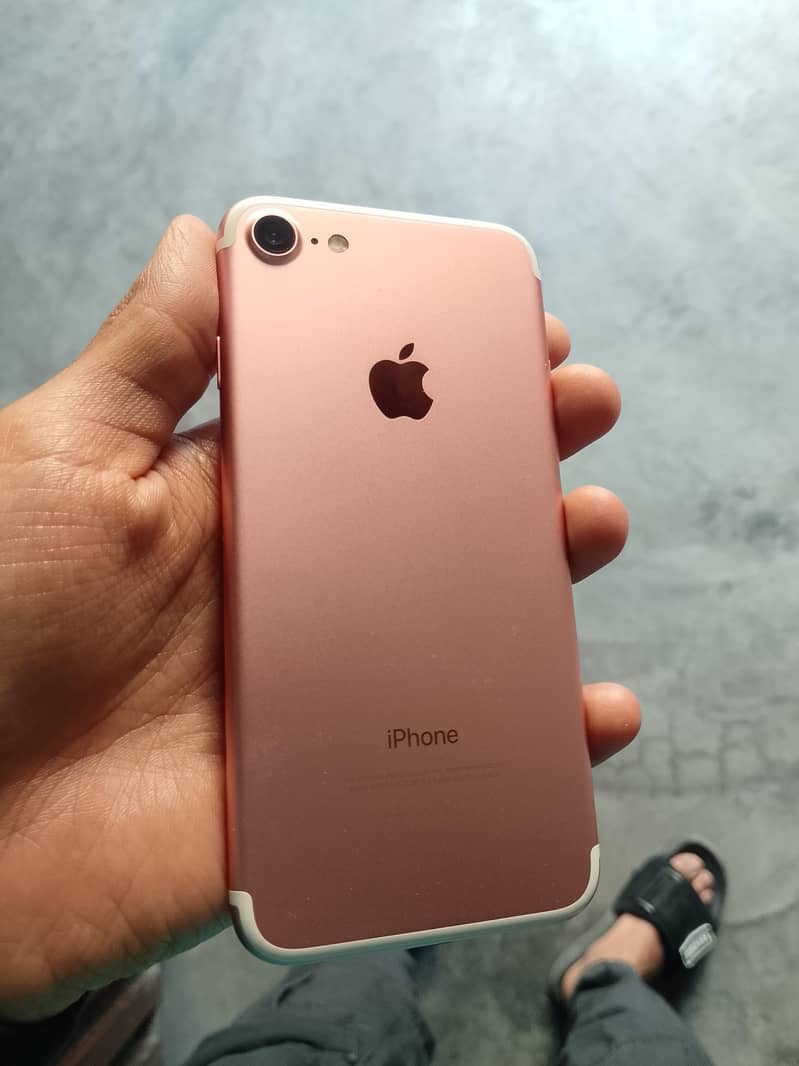 Apple iPhone 7 1