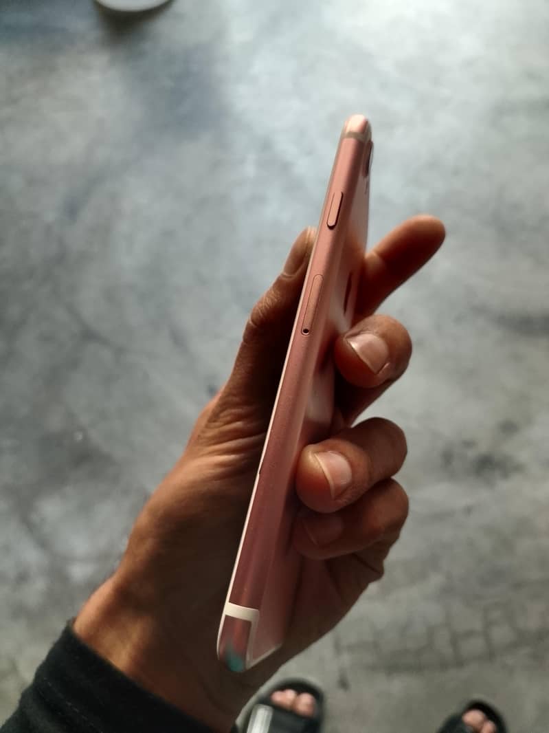 Apple iPhone 7 3