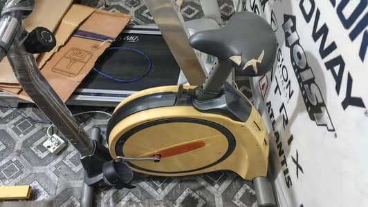 exercise cycle/upright bike