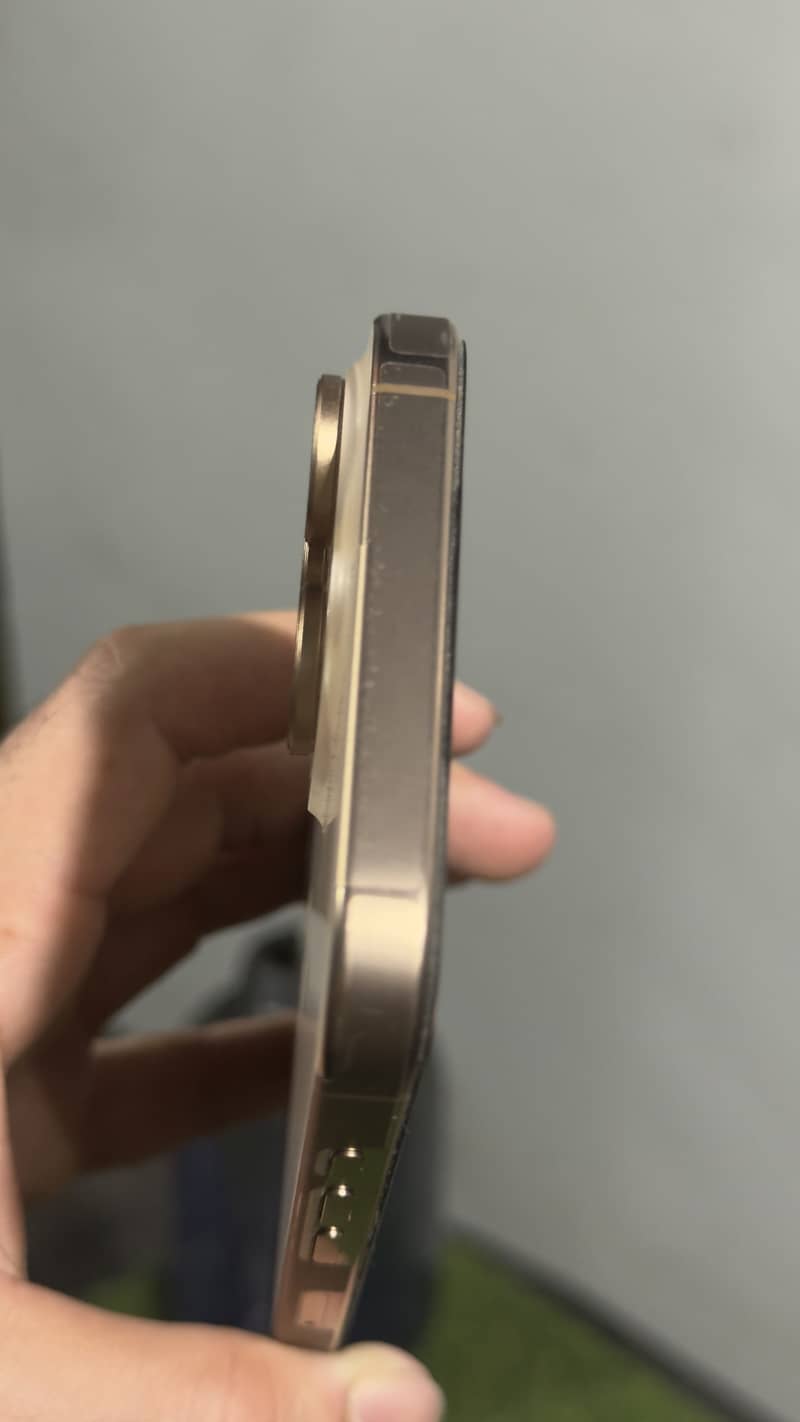 Apple iPhone 16 Pro Max 5