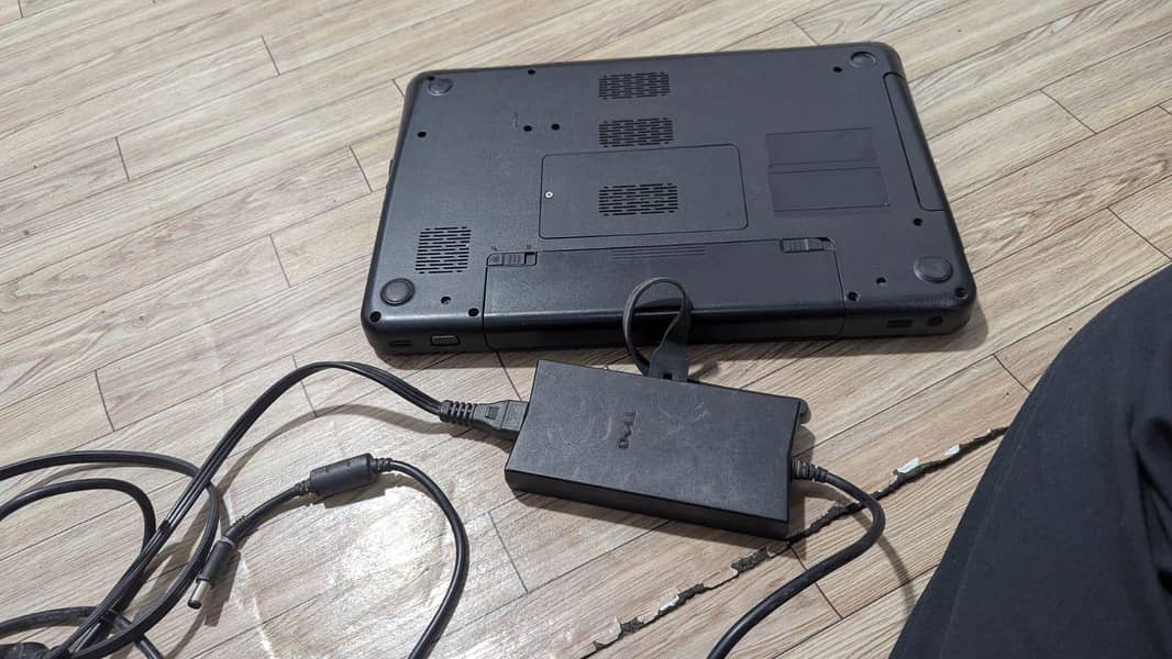 Dell Laptop 3