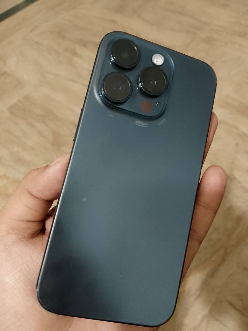 Apple iPhone 15 Pro 0
