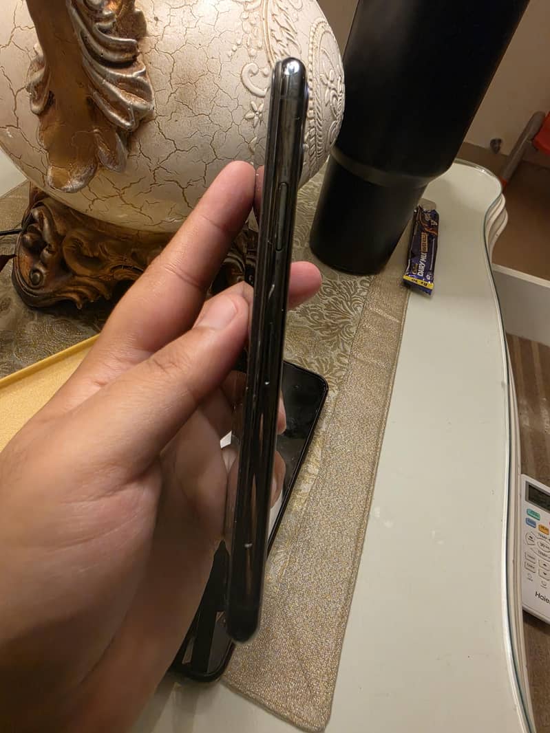 Apple iPhone 11 Pro Max 4