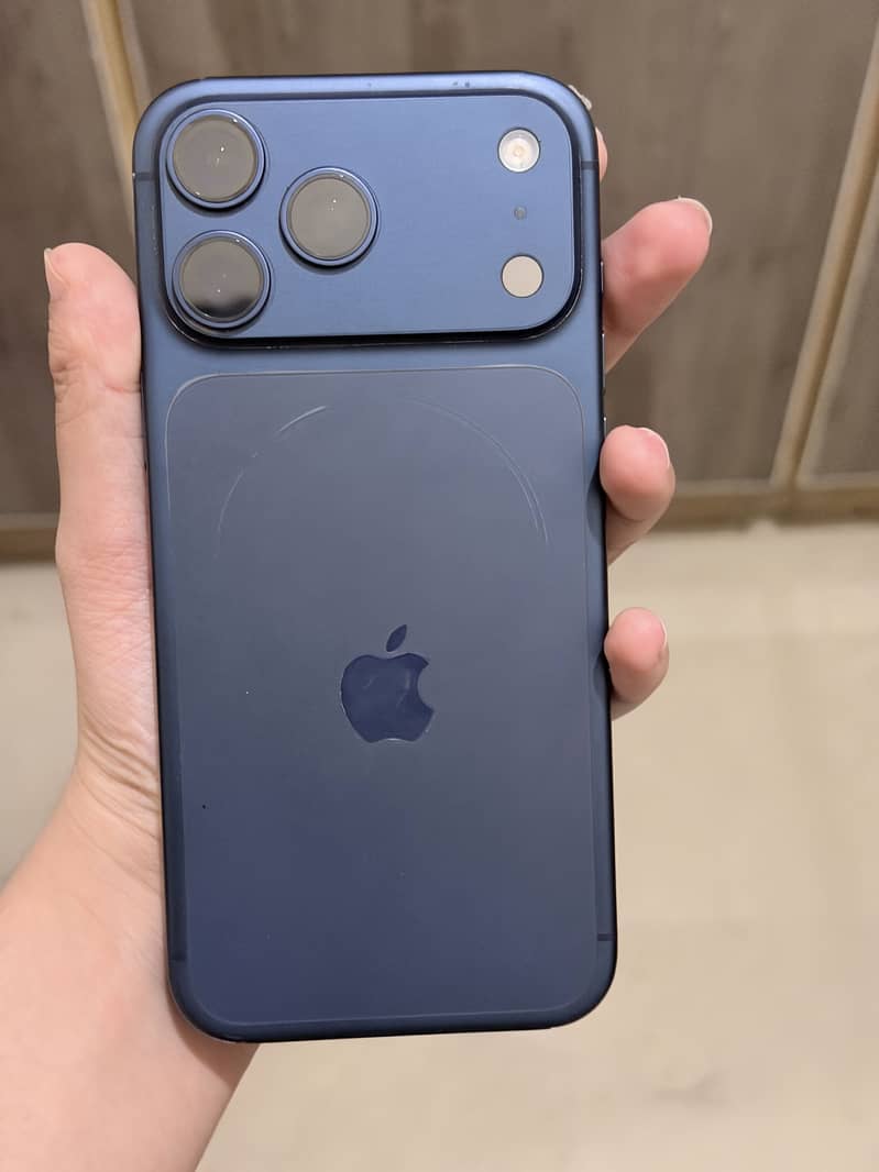 Apple iPhone 17 Pro Max 0