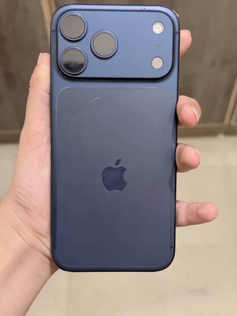Apple iPhone 17 Pro Max 2
