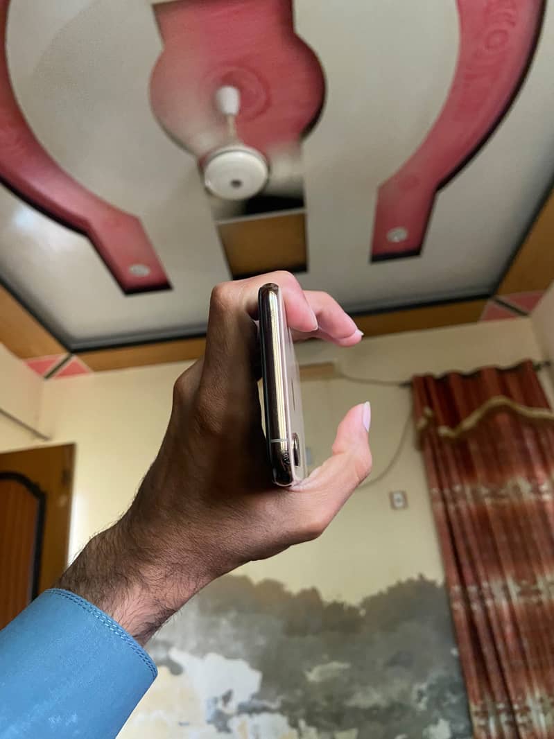 Apple iPhone XS 1