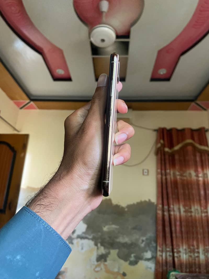 Apple iPhone XS 6