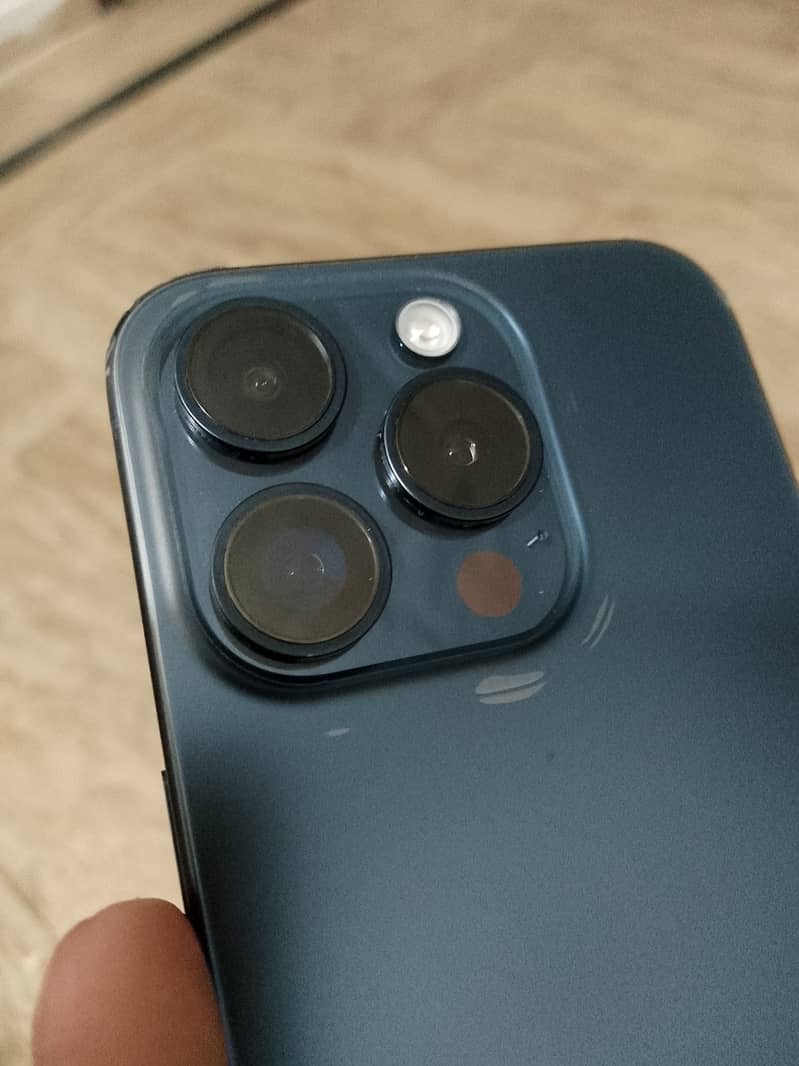 Apple iPhone 15 Pro 0